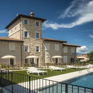 Relais Madergnago Gardapartments , Desenzano del Garda Italië